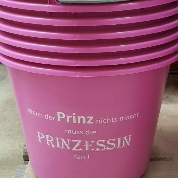 Sexistischer Spruch auf Putzeimer