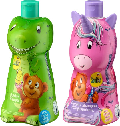 Links: eine flaschenartige Plastikverpackung in Form eines Dinos. Es ist grün und der Dino hat seinen Mund geöffnet, so daß die Zähne zu sehen sind. Auf der Verpackung steht: SauBär Dusche+Shampoo Rechts: eine flaschenartige Plastikverpackung in Form eines sitzenden Einhorns. Es ist rosa, die Ohren, das Horn und der Verschluß sind lila. Das Einhorn hat große Augen mit Wimpern und eine bunte Mähne fällt ins Gesicht. Auf der Verpackung steht: Saubär, Dusche+Shampoo Pflegespülung.